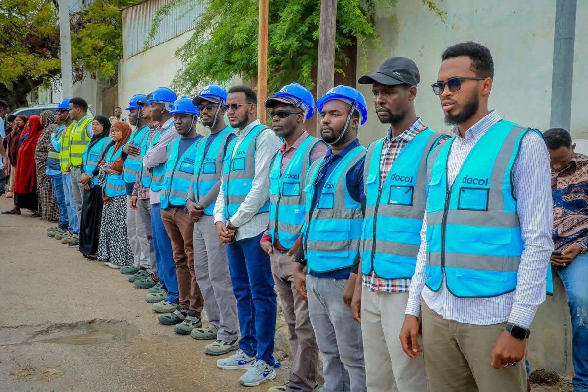 The Mayor of #Mogadishu, Mr. Mungab launched the reconstruction of the 26th June Road today. The project covers about 1,200M and connects Wadnaha with Maka Al-Mukarama Street in the heart of the capital. The entire project funded by contributions from the local community.
