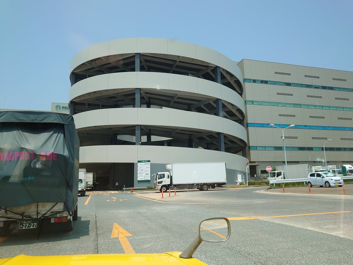 hamadahiroki's tweet image. これがビラを届けるためのダンジョンの入口か