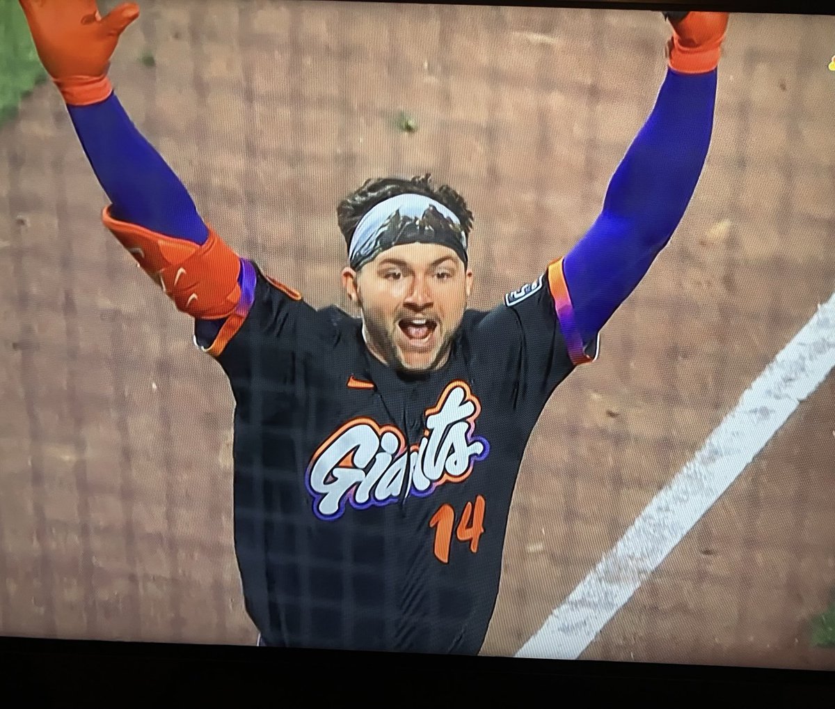JohnTrasvina's tweet image. Just like George, “It’s A Wonderful Life”’for #SFGisnts Patrick Bailey after 3run walkoff homer to beat #Phillies!
@PavlovicNBCS @knbr @Laura_Britt_ @Jimfrombaseball #mlb #Giants @sfgiantsfan15 @timkawakami @DarylSemien