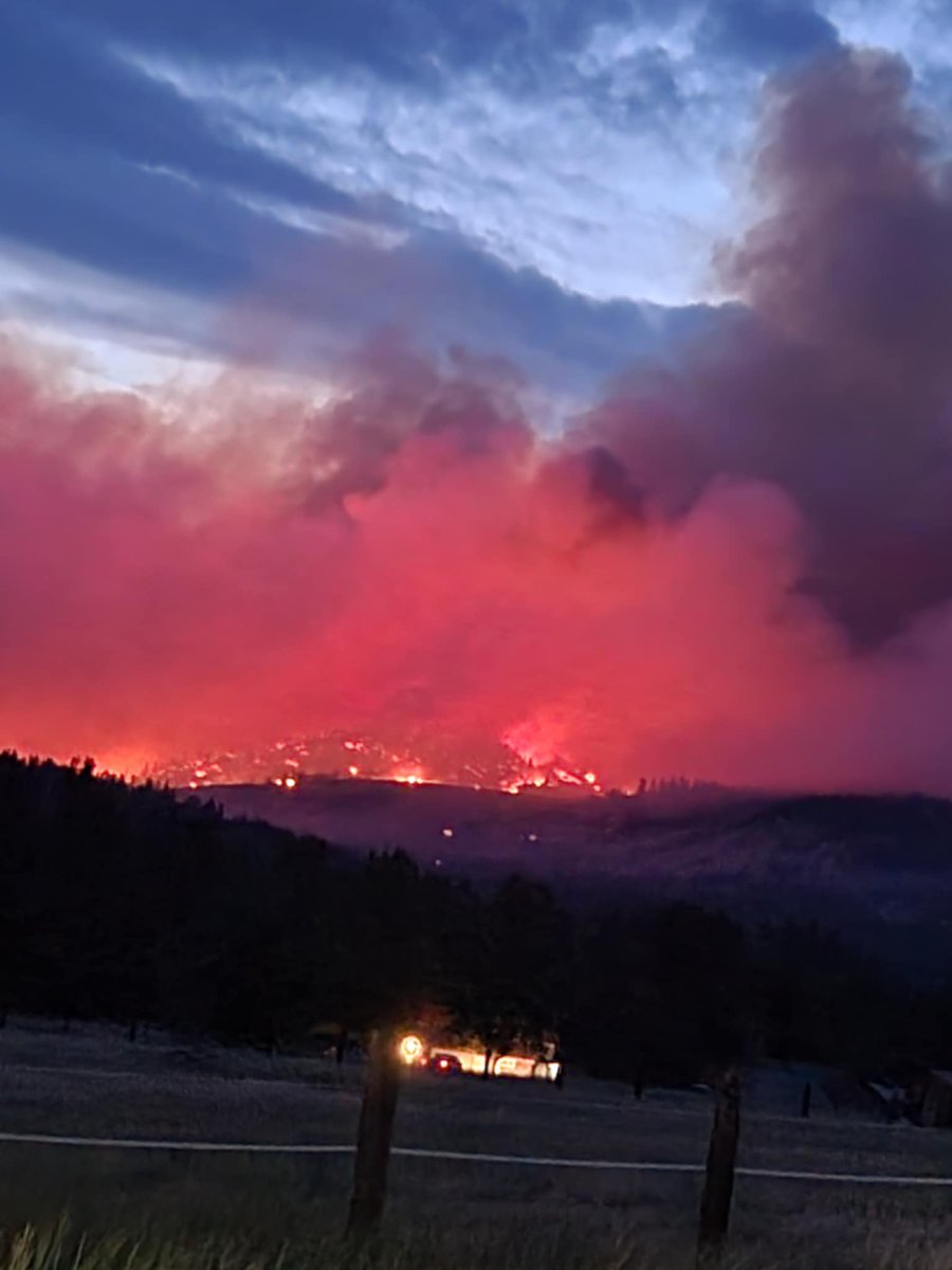 The #HopeFire continues to burn in Stevens County tonight. Latest official numbers have it at about 3,000 acres. Photo courtesy: Jennifer Stanford.