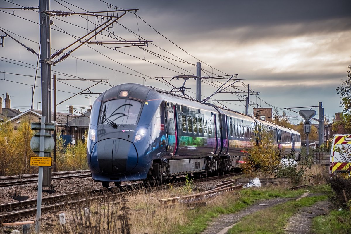 ASMRailPhotos's tweet image. 🖍️| 1H02 0948 London Kings Cross to Hull

📣| @Hull_Trains 
🚂| Class 802304 ‘William Wilberforce’
📍| Retford
📆| 16/11/2024

#class802 #802304 #paragon #hulltrains