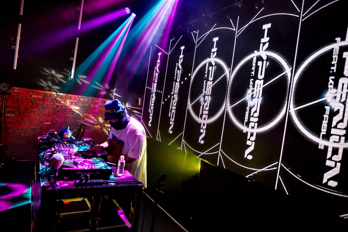 MonkOnTheCamel's tweet image. 当日の写真投稿してもいいよーと言われたのであげます！「ラクダ帽子ってか笑」ってノリで買ったタバコのCAMELの古着ニット、いい感じにアイコニックだ
Photo by TAKASHI KONUMA
#HYPERION