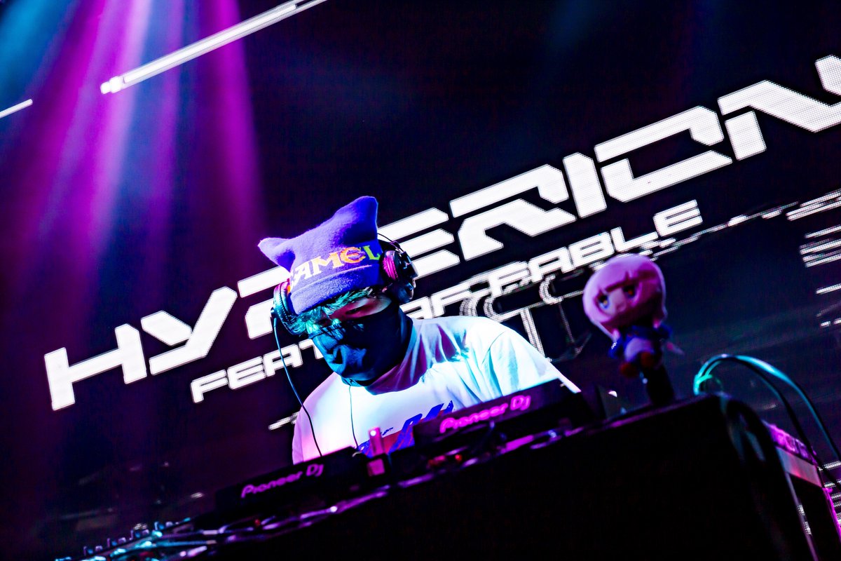 MonkOnTheCamel's tweet image. 当日の写真投稿してもいいよーと言われたのであげます！「ラクダ帽子ってか笑」ってノリで買ったタバコのCAMELの古着ニット、いい感じにアイコニックだ
Photo by TAKASHI KONUMA
#HYPERION