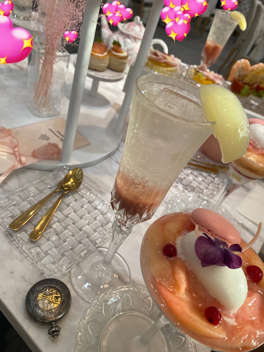 先月某日これまた訪れた
幻想的どころか異世界過ぎるカフェ
オートクチュールカフェ表参道へ🍑🌸

いやマジ何ここ⁉️
友人と終始驚きっぱなし😱💕

見た目でもエグいのに
お味はまさかの高級レストラン並み😍

マジで全てにおいてエグ過ぎ❤️

#オートクチュールカフェ表参道
#飯テロはみんな幸せ💖