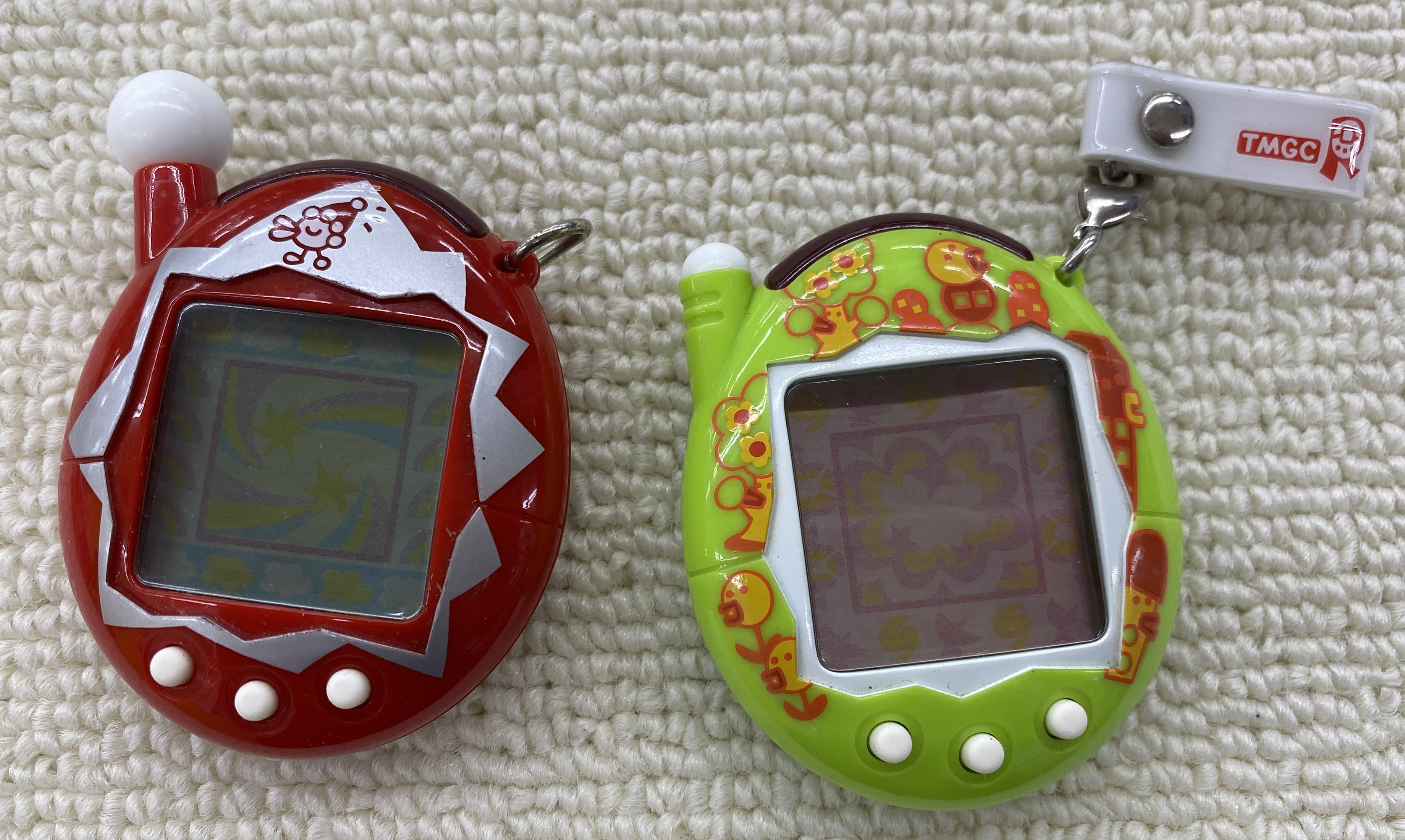 たまごっちプラス 赤いシリーズ　限定トイザらスver. ぺあペアぐりーん たまごっちプラス 赤いシリーズ 限定トイザらスver. ぺあペア