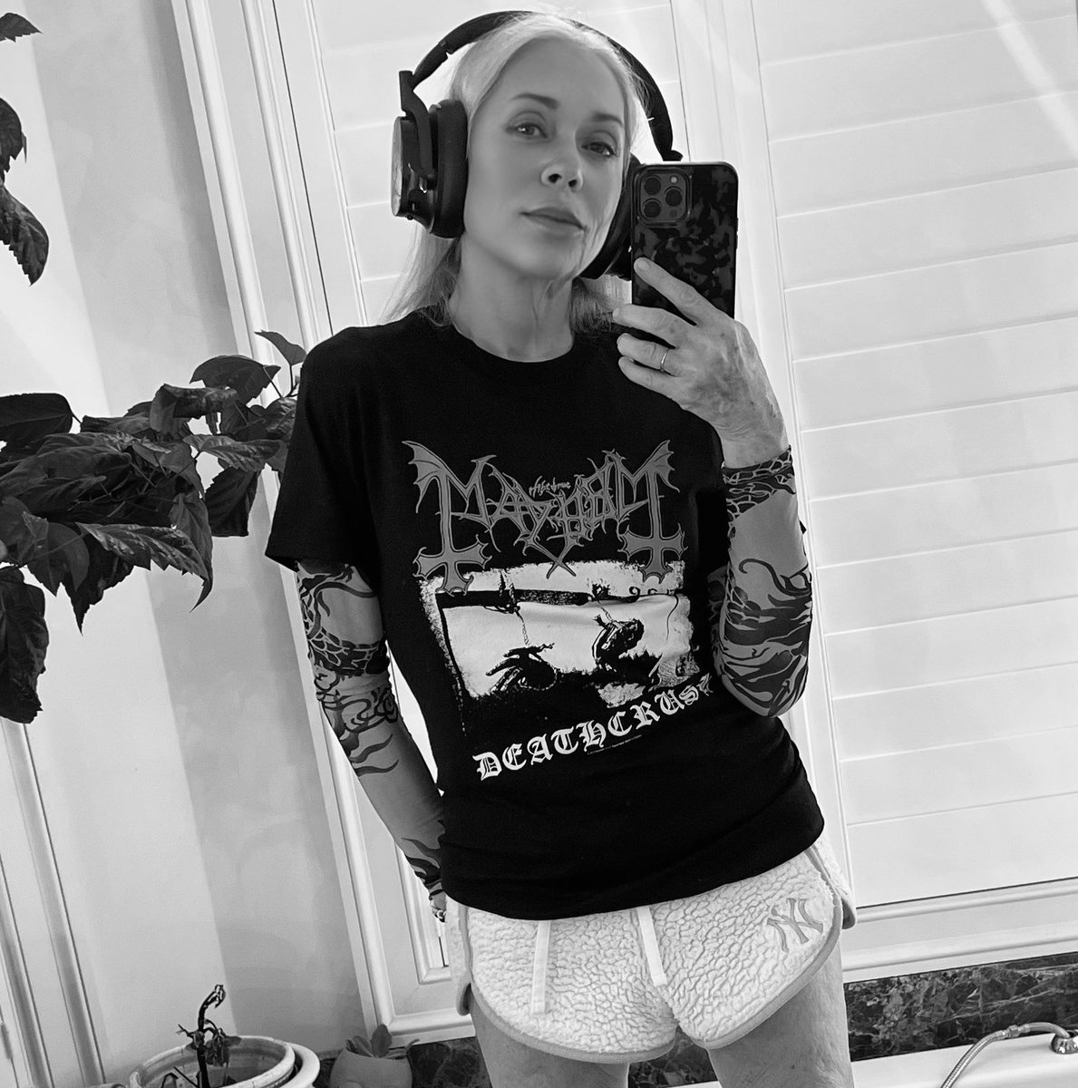 𐕣 MAYHEM 𐕣
💀⃤ I am not human. This is just a dream, and soon I will wake up... ⚰️ 💤

🎸⚫🇳🇴💀🤘