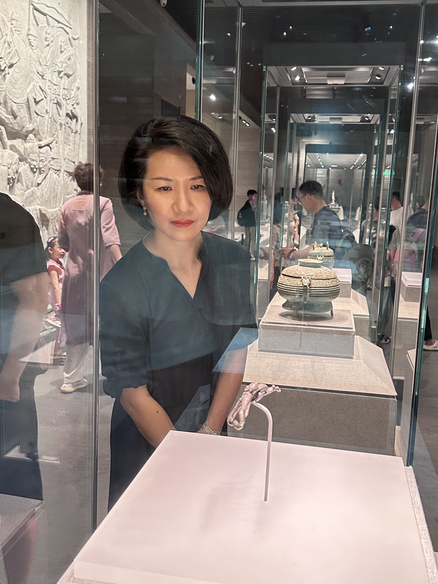 LiuXininBeijing's tweet image. Qufu's calling! I'm excited to host a high-level interview session at the 11th Nishan Forum in Qufu, Shandong, where guests from 70+ countries come together to explore culture, connection, and civilization. Before stepping on stage, I stopped by the Confucius Museum to soak in…