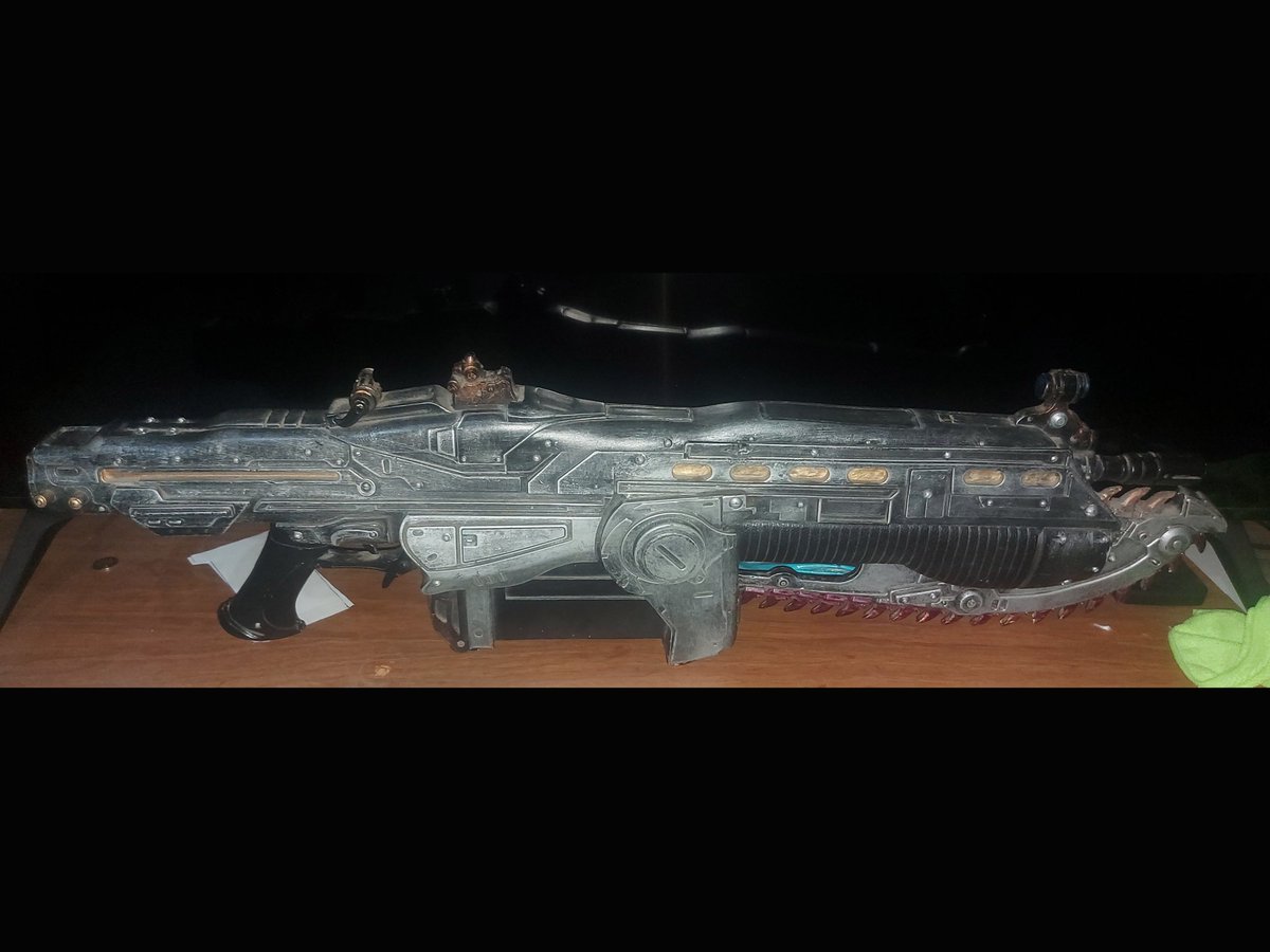 luisdanielPG's tweet photo. Después de 10 años salió esta belleza aunque tiene detalles del tiempo pero al fin tengo una listos para Gears Reloadad @GearsofWar @GearsLATAM @EMK_KrAuSeR @Oscuro_Sama @EMKEyeOfTiger @EG_WichoTV https://t.co/814uO1h87w