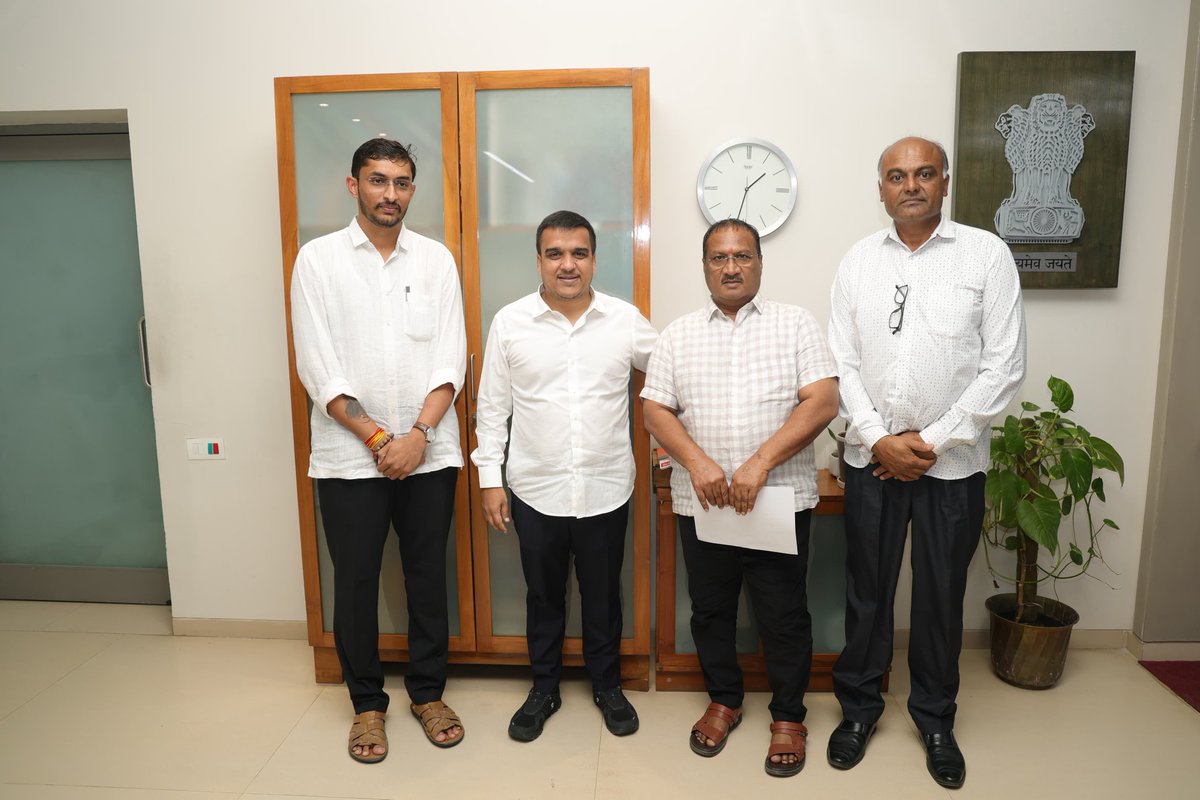 ગુજરાત રાજ્ય સરકારના માનનીય ગૃહ મંત્રીશ્રી હર્ષભાઈ સંઘવી સાહેબ સાથે ગાંધીનગર ખાતે શુભેચ્છા મુલાકાત કરી.