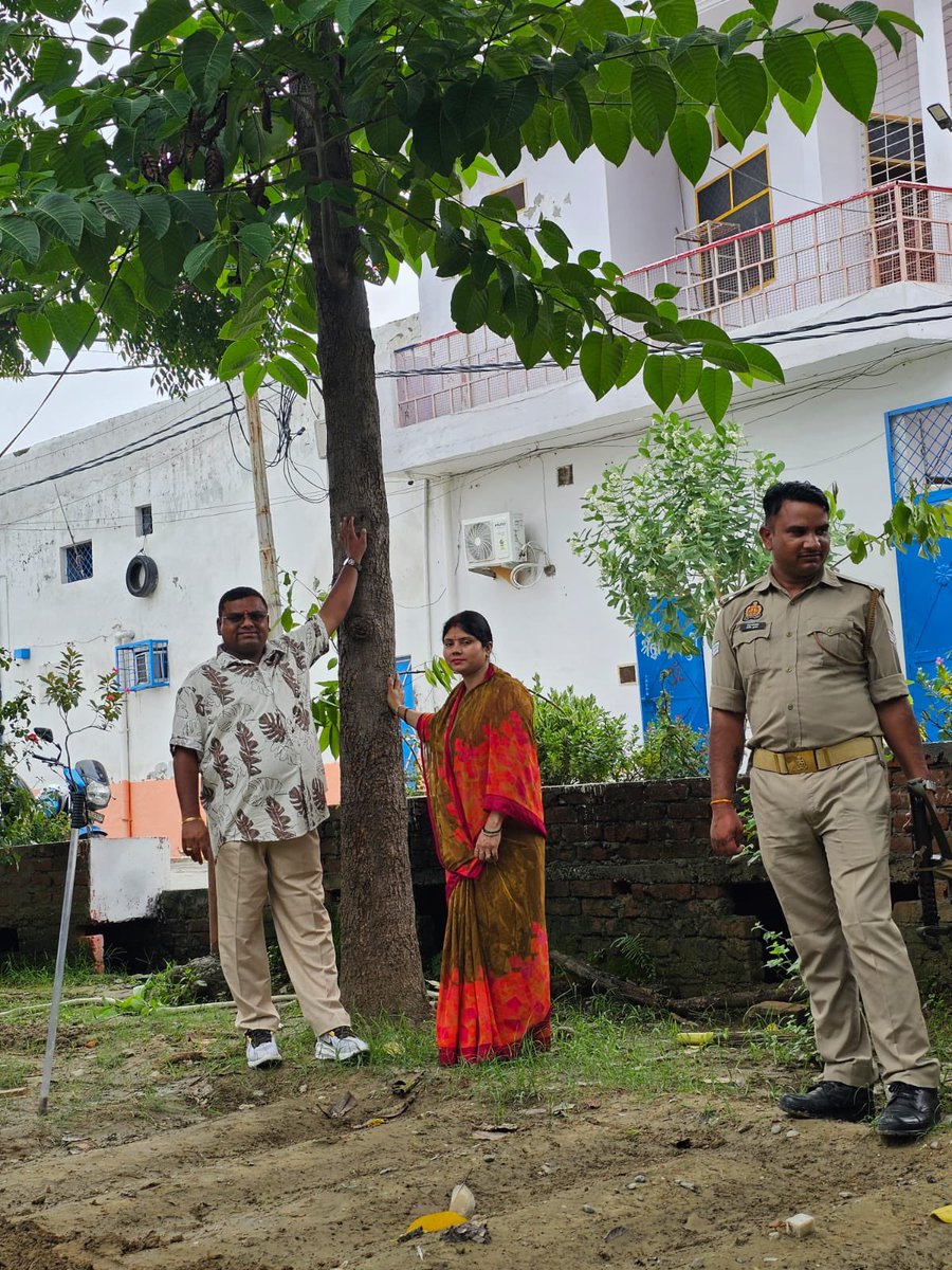 rajbalabjpmla's tweet image. 2017 में लगाए गए पौधे आज वृक्ष बन चुके हैं । यह संतोष अतुलनीय है । 

पेड़ पौधे हमारी संपदा हैं । आइए, इस पावन अभियान में सहभागी बनकर धरती माता के पर्यावरण संरक्षण के माध्यम से &apos;माँ&apos; के प्रति कृतज्ञता ज्ञापित करें।

#एक_पेड़_मां_के_नाम #mlarajbalasingh #MYogiAdityanath #bjp4up