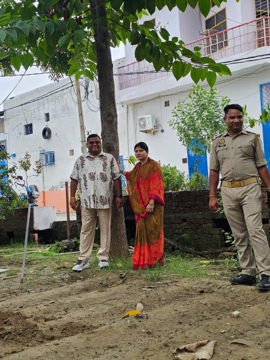 rajbalabjpmla's tweet image. 2017 में लगाए गए पौधे आज वृक्ष बन चुके हैं । यह संतोष अतुलनीय है । 

पेड़ पौधे हमारी संपदा हैं । आइए, इस पावन अभियान में सहभागी बनकर धरती माता के पर्यावरण संरक्षण के माध्यम से &apos;माँ&apos; के प्रति कृतज्ञता ज्ञापित करें।

#एक_पेड़_मां_के_नाम #mlarajbalasingh #MYogiAdityanath #bjp4up