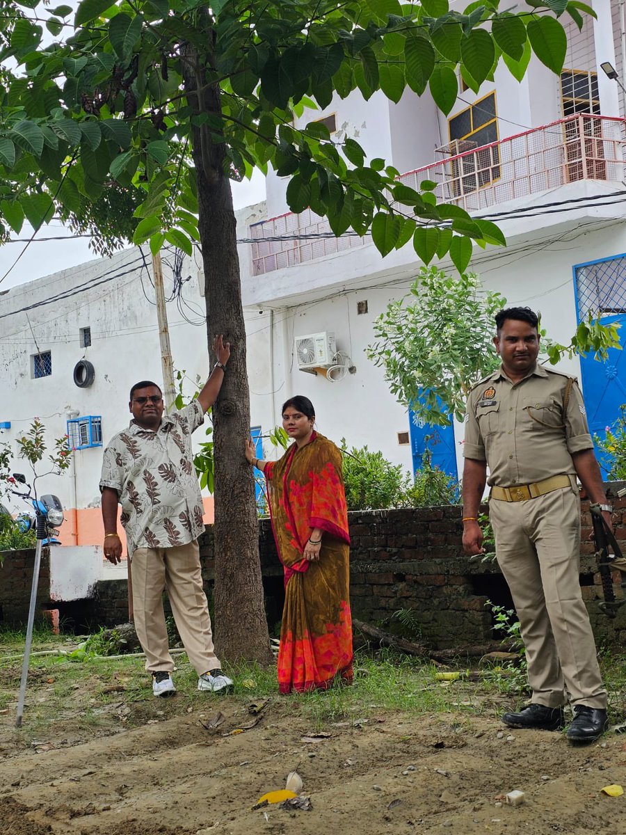 rajbalabjpmla's tweet image. 2017 में लगाए गए पौधे आज वृक्ष बन चुके हैं । यह संतोष अतुलनीय है । 

पेड़ पौधे हमारी संपदा हैं । आइए, इस पावन अभियान में सहभागी बनकर धरती माता के पर्यावरण संरक्षण के माध्यम से &apos;माँ&apos; के प्रति कृतज्ञता ज्ञापित करें।

#एक_पेड़_मां_के_नाम #mlarajbalasingh #MYogiAdityanath #bjp4up