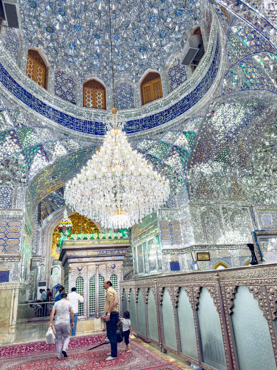 persianized_ken's tweet image. 続くはイランで最も美しい霊廟でもあるシャー・チェラーグ廟!マシュハドに眠る8代目イマーム・レザーの異母兄弟であるアフマドが祀られている霊廟で宗教的にも非常に意味の大きい場所。異教徒の場合は専属ガイド付きで見学可能。パスポート必須なのでホテルに預けている場合は必ず返して貰う様に!