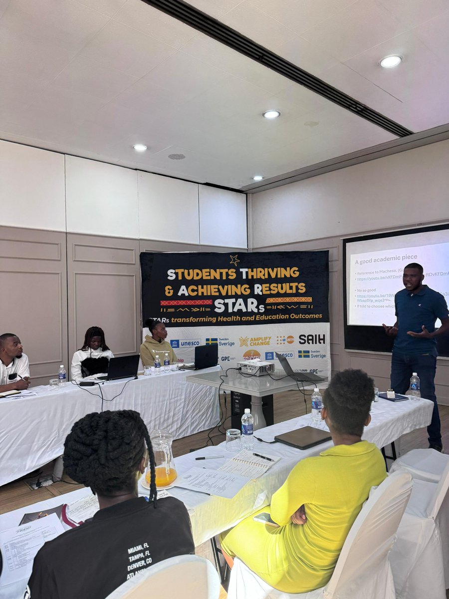 Yesterday in Harare, we trained Young Researchers Initiative fellows on qualitative, quantitative &amp; mixed-methods research, linking research to advocacy.
They're building powerful papers on SRHR, social justice &amp; climate change. The future is evidence-driven. 
#YoungResearchers