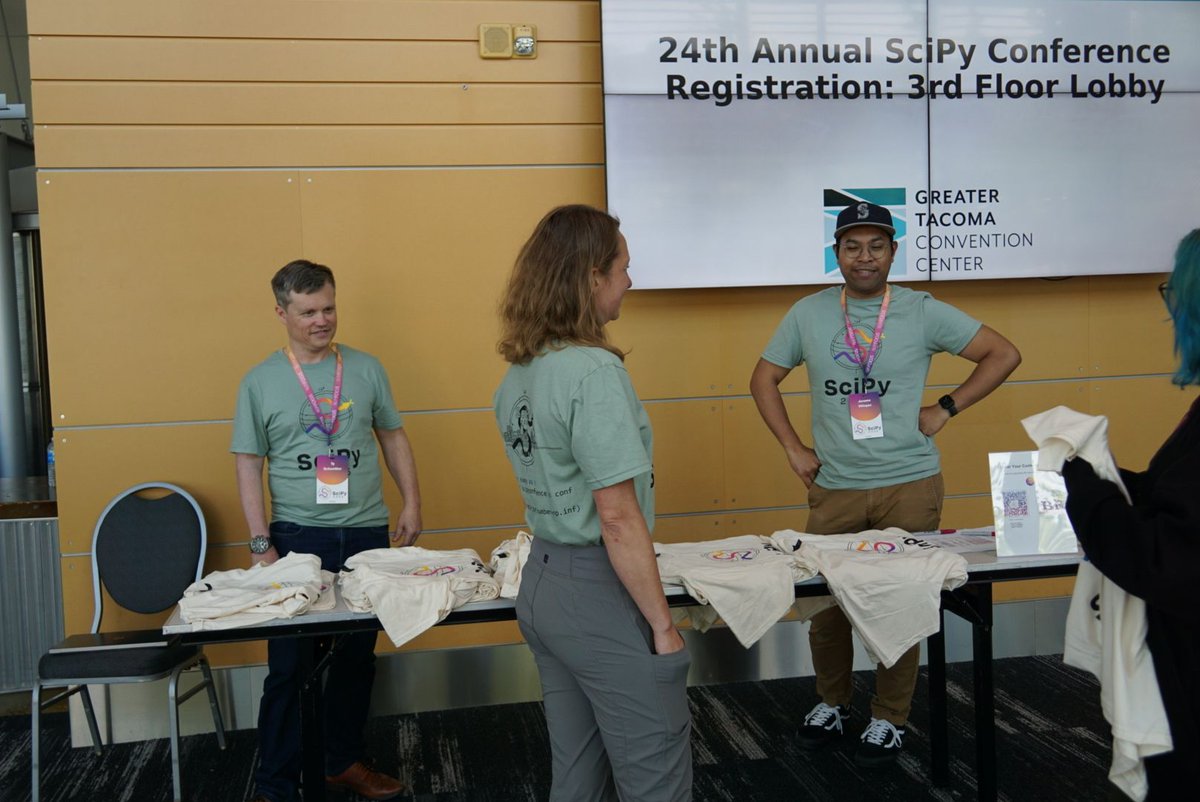 SciPyConf's tweet image. 🙌Another successful day at #SciPy2025!
We had another round of amazing tutorials, huge thanks to our instructors for sharing their expertise!
We ended the day unwinding with friends at 7 Seas Brewery & Taproom, beer, games, food and lots of laughter 🔥🍕