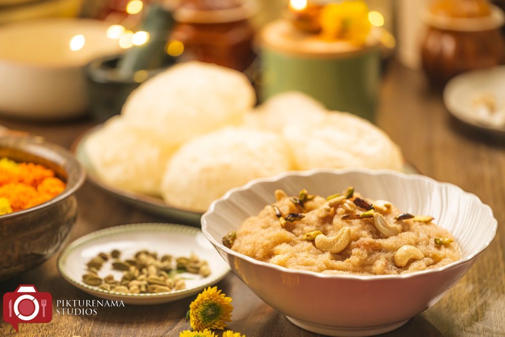 HolbrooksScott's tweet image. In North India, it’s Sooji ka Halwa, in Maharashtra, Sheera, down South, it’s Rava Kesari or Kesari Bath. But we bongs call it MOHONBHOG!
A simple semolina dessert, loved and shared across regions and traditions. 
#recipe #mishti #bengali
Recipe link - pikturenama.com/mohonbhog-beng…