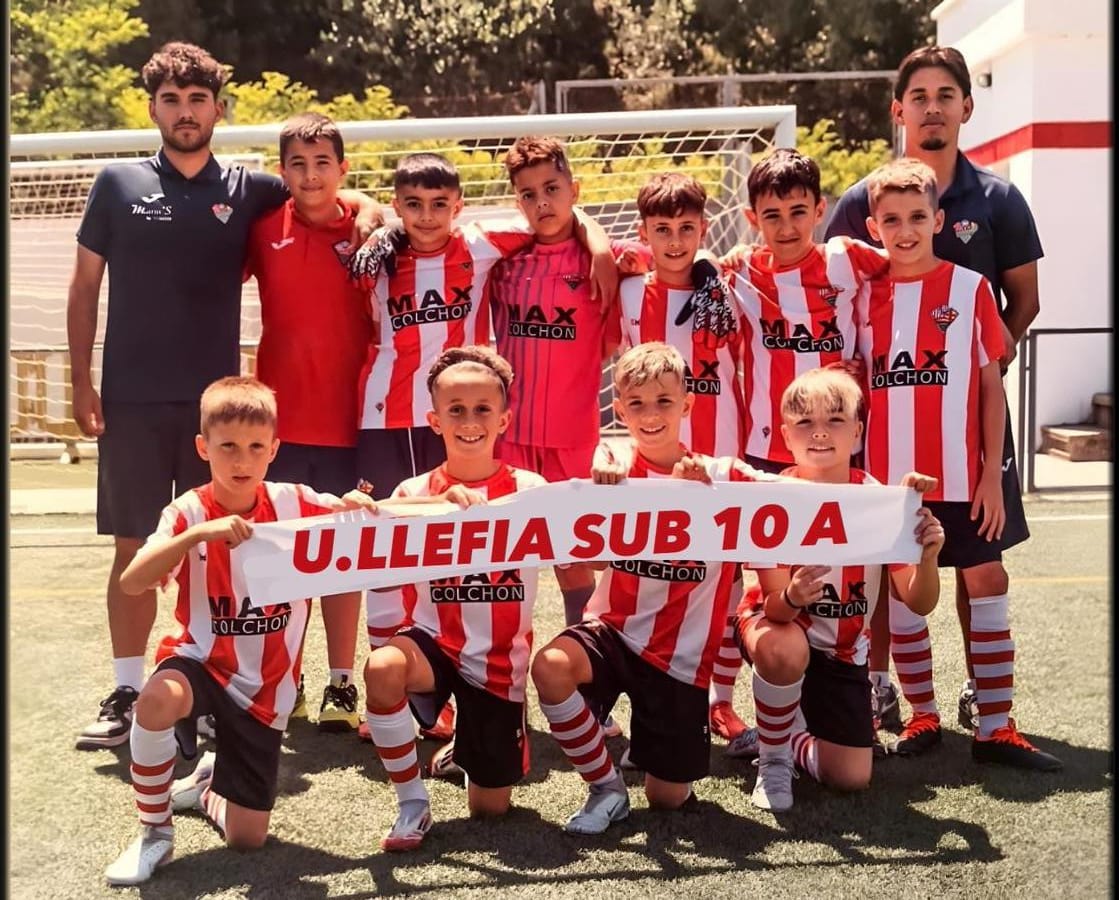 S10 A, DE PREFERENTE! 🥳

🆙 La FCF notifica el ascenso del Benjamín S10 A a Preferente y se premia la gran temporada de nuestros jugadores.

 👏🏻🔥 ¡Felicidades, chicos! 🔥👏🏻

#SienteLaLlefi 🔴⚪ #Llefia #Badalonaq