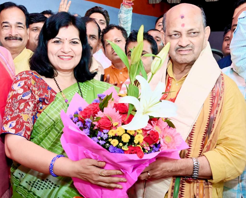 AprajitaSarangi's tweet image. Reached Bhubaneswar after the PUBLIC ACCOUNTS COMMITTEE Meeting at Delhi & met Sri @ManmohanSamal , newly elected State President, @BJP4Odisha at State BJP Office very late into the night yesterday. Wished him Good Luck. Assured him of all our support.
Jai Jagannath !
