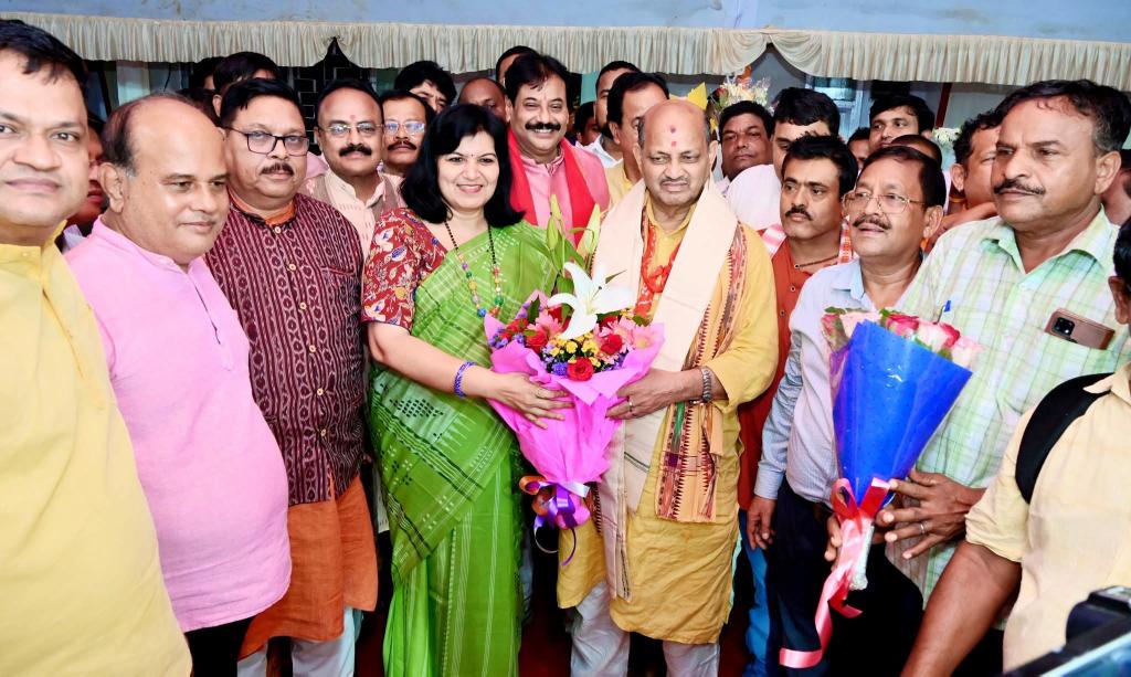 AprajitaSarangi's tweet image. Reached Bhubaneswar after the PUBLIC ACCOUNTS COMMITTEE Meeting at Delhi & met Sri @ManmohanSamal , newly elected State President, @BJP4Odisha at State BJP Office very late into the night yesterday. Wished him Good Luck. Assured him of all our support.
Jai Jagannath !