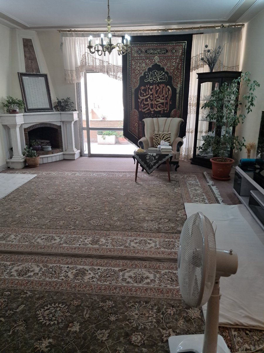 AsemaniHonar's tweet image. آیه الله شیخ عبدالله مامقانی:
تا جایی که لقمه نانی از گلویتان پایین می رود،
روضه ی خانگی در منزل را ترک نکنید.
فلذا روضه داریم...🌿