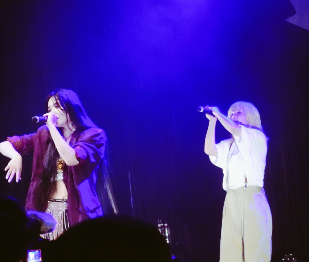 yokosuka22's tweet image. ボクのお母さんと誕生日が同じ事でお馴染みのSHELLMEさん、舞台上手のフォーメーションによってはメンバーが見切れる事もある位置にポジショニングしがちなボクを気遣ってかスピーカー越しに時々顔を出してくれるおしぇるさんはやっぱり東京のお母さんです❤️‍🔥
#PIGGS渋谷 #PIGGS浴衣 #BBS5 #BOOBOOSTAR