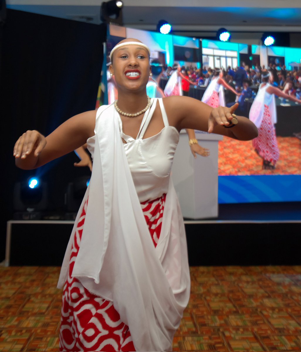 meaca_ug's tweet image. When the drums speak, the feet follow. Kiswahili Day in full swing!
@RebeccaKadagaUG @ncasiimwe @eakc_kiswahili @Rwanda_Edu @PaulKagame @RwandaGov @RoseBaguma @ClaudetteIrere
#SwahiliVibes #EastAfricaUnites.