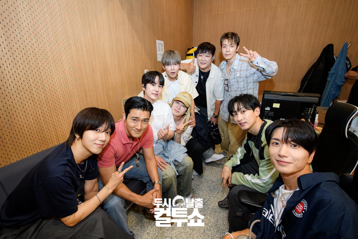 SBSNOW_PHOTO's tweet image. [SBS 현장사진]
두시탈출 컬투쇼

#두시탈출컬투쇼 #컬투쇼
#슈퍼주니어 #SUPERJUNIOR
#이특 #LEETEUK #희철 #HEECHUL #예성 #YESUNG #신동 #SHINDONG #은혁 #EUNHYUK #동해 #DONGHAE #시원 #SIWON #려욱 #RYEOWOOK #규현 #KYUHYUN
#스브스포토
instagram.com/sbsphoto_offic…