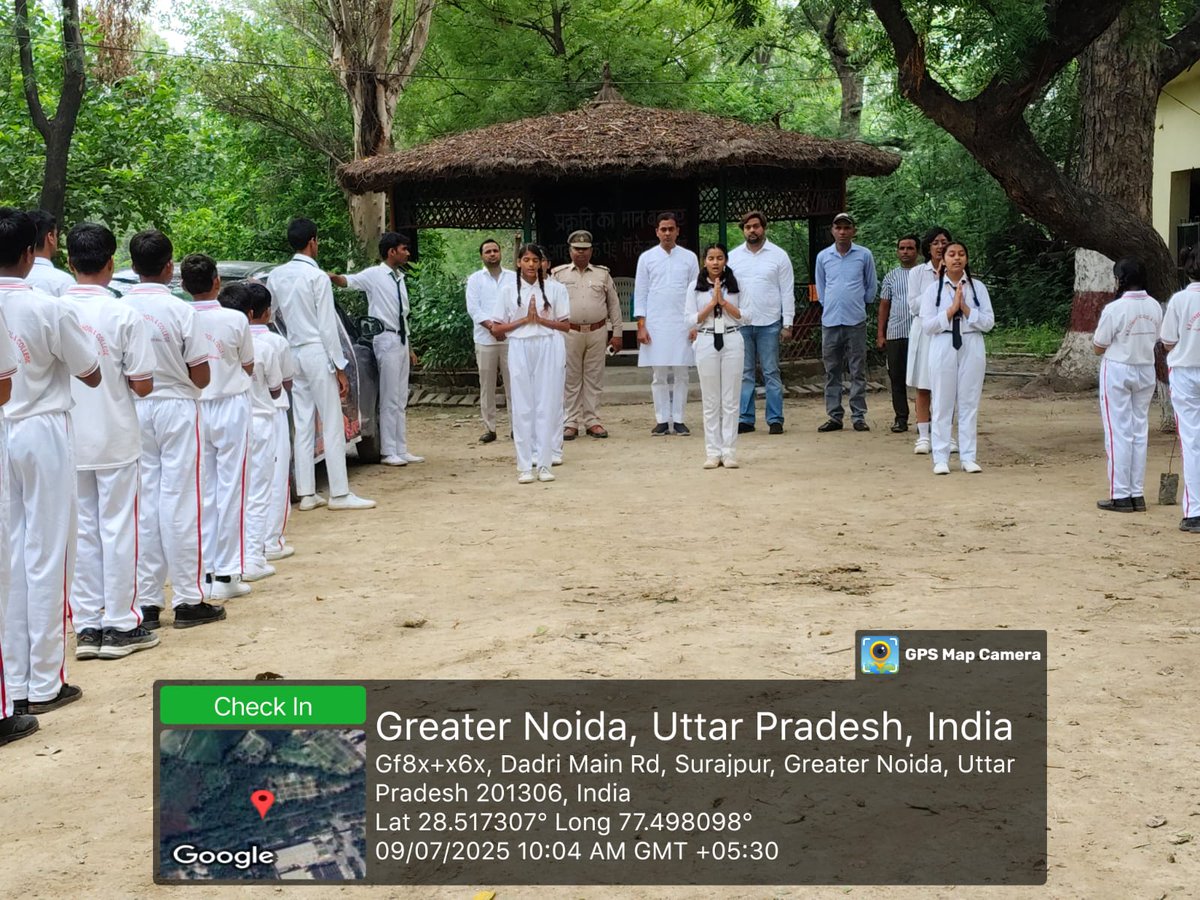 "एक पेड़ माँ के नाम" अभियान के तहत सूरजपुर में आयोजित वन विभाग के विशेष कार्यक्रम में शामिल होने का अवसर मिला।

इस प्रेरणादायक कार्यक्रम में स्कूली बच्चों को पौधे वितरित किए गए और उन्हें वृक्षारोपण व संरक्षण के लिए प्रेरित किया गया। मैंने सभी बच्चों और उपस्थित जनों को माननीय