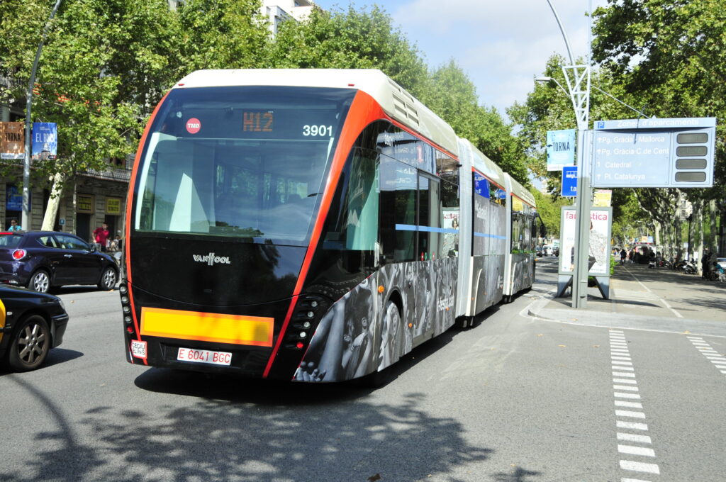 Catalunya Metropolitana (@catalunyamtp) on Twitter photo El 61% de la població de la demarcació de Barcelona fa servir el transport públic, el 55% més en dos anys
L’enquesta de mobilitat en dies feiners del 2024 de l'ATM i l’Institut Metròpoli consigna nous rècords de desplaçaments
✍️<a href="/CatalunyaMTP/">Catalunya Metropolitana</a>
catalunyametropolitana.cat/el-61-de-la-po… El 61% de la població de la demarcació de Barcelona fa servir el transport públic, el 55% més en dos anys
L’enquesta de mobilitat en dies feiners del 2024 de l'ATM i l’Institut Metròpoli consigna nous rècords de desplaçaments
✍️<a href="/CatalunyaMTP/">Catalunya Metropolitana</a>
catalunyametropolitana.cat/el-61-de-la-po…