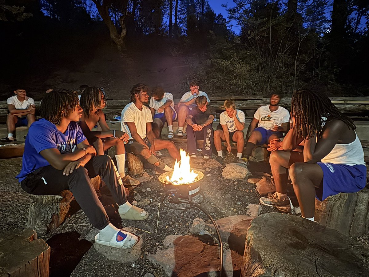 DobsonFootball's tweet image. Senior Bond Fire! We appreciate the commitment and dedication of our seniors.
@DobsonAthletics @CoachNewcombe