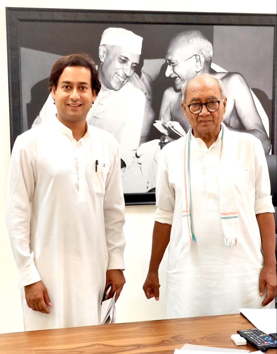 परिवार के मुखिया माननीय जयवर्धन सिंह जी बाबा साहब को जन्मदिन की हार्दिक शुभकामनाएं ।
आप का स्नेह हम सब को मिलता रहे हुकुम ।
<a href="/JVSinghINC/">Jaivardhan Singh</a>