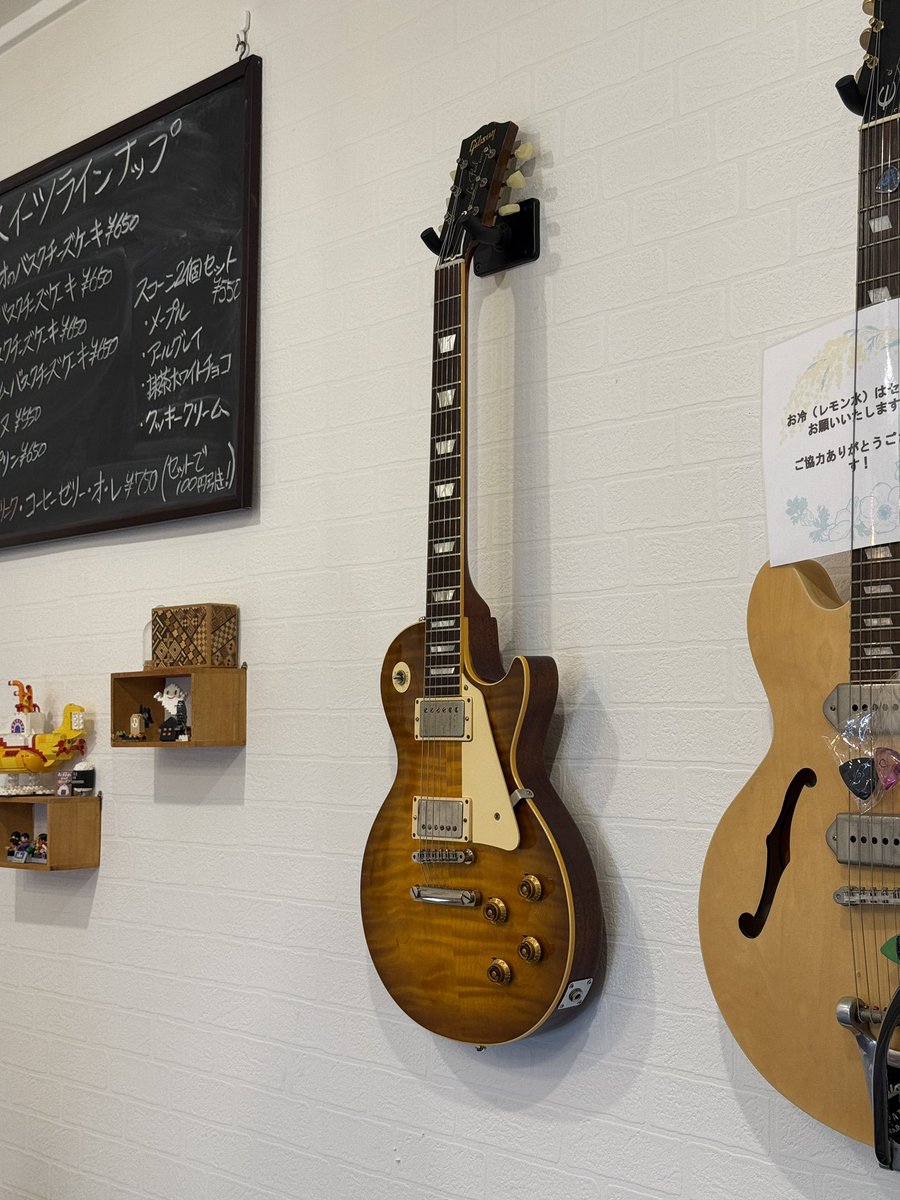 Collector's Choice #24 '59 Les Paul "Nicky" のあるカフェ

#Gibson #カミングスーン
