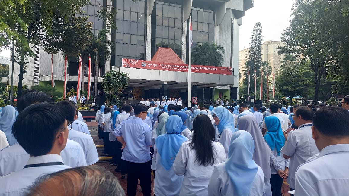 FMurtiningrum's tweet photo. Apel gabungan yang di pimpin Bapak Menteri desa dan dihadiri Bapak Wamendes
#TerimaKasihBapakPresidenPrabowo
#TerimaKasihBapakMenteriDesa
#SelamatP3kKemendesa
@prabowo
@YandriSusanto27
@ArizaPatria
@taufikmadjid71
@kemendespdt
@bpsdmkemendesa
@desapenusantara https://t.co/Hm7H3qJMub