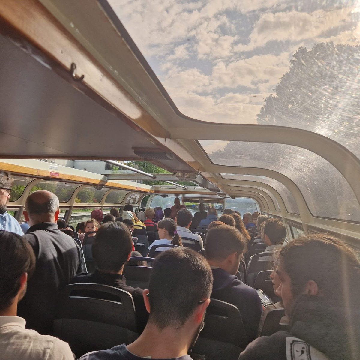 StichtingSfera's tweet photo. Vandaag varen we weer! 🚤✨
Maandag boottocht door Utrecht.
We kijken ernaar uit jullie te zien! 💛 https://t.co/aEmiT3n7tk