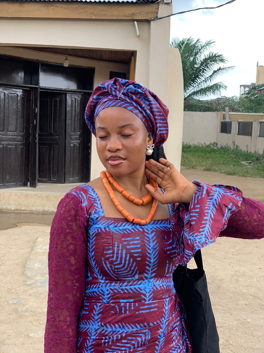 AfroBase__'s tweet image. Real beauty doesn’t always need to speak sometimes, it shows in silence.
She knows who she is.
And it shows in the way she carries her culture with pride.
The ankara fabric, the coral beads, the gèlè,
they’re not just fashion.
They are signs of identity, strength, and…