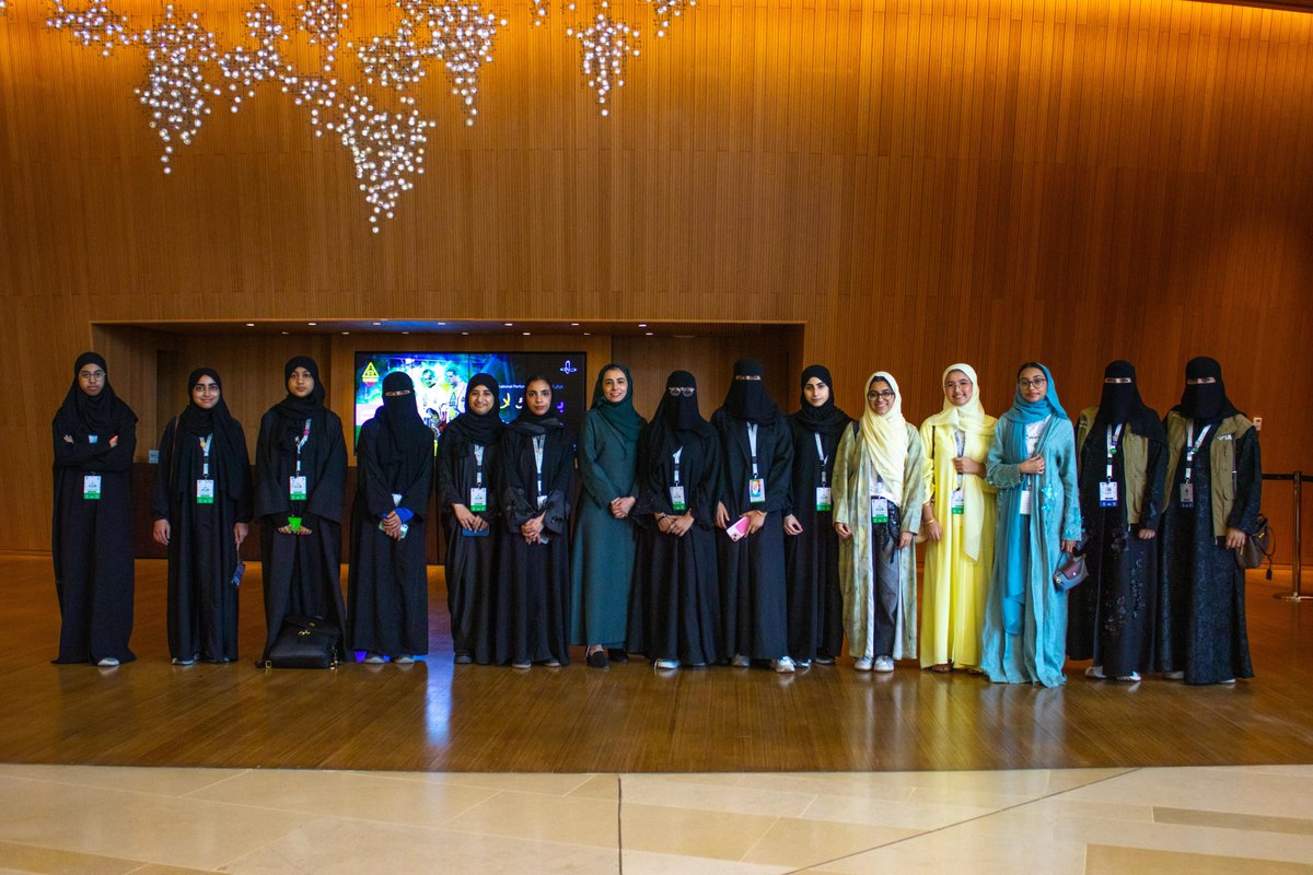 IAU_KSA's tweet photo. @CE_IAU_SA @IAU_cd @mawhiba @Ithra ضمن برنامجهن الإثرائي، زارت طالبات مسار الطاقة المتجددة في #برنامج_موهبة_الإثرائي_الأكاديمي بالجامعة مركز البحوث والتطوير في #أرامكو @aramco، للاطلاع على جهودها في البحث والابتكار، خاصة في مجالات الطاقة والتقنيات المستدامة، و شملت الزيارة جولة في "إثراء" @Ithra. https://t.co/ymU6EIhY1p