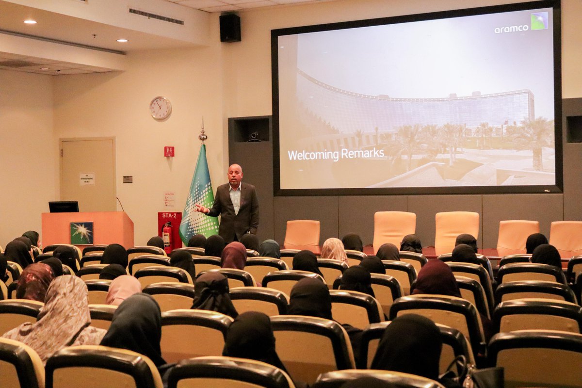 IAU_KSA's tweet photo. @CE_IAU_SA @IAU_cd @mawhiba @Ithra ضمن برنامجهن الإثرائي، زارت طالبات مسار الطاقة المتجددة في #برنامج_موهبة_الإثرائي_الأكاديمي بالجامعة مركز البحوث والتطوير في #أرامكو @aramco، للاطلاع على جهودها في البحث والابتكار، خاصة في مجالات الطاقة والتقنيات المستدامة، و شملت الزيارة جولة في "إثراء" @Ithra. https://t.co/ymU6EIhY1p