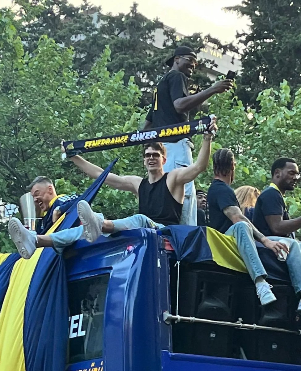 Seni bu takımın efsanesi yapacağız!