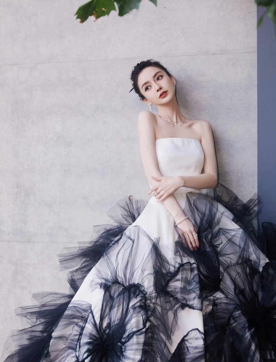 bai_lu_twh's tweet photo. #Angelababy #杨颖 #YangYing 🇨🇳💓💓💓
Angelababy in  #Marchesa for the 18th and 19th Huabiao Film Awards https://t.co/EE5AxHH7G2