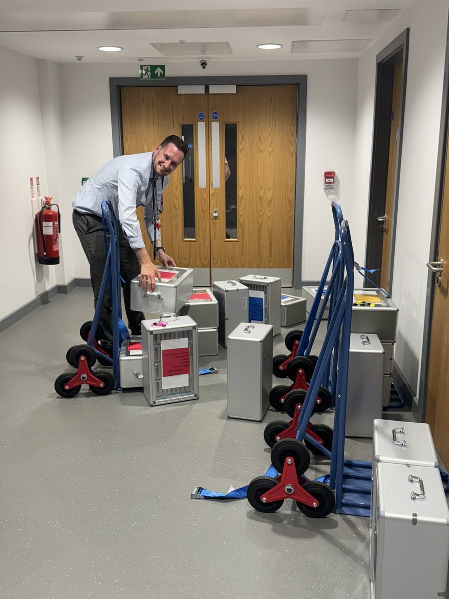 MrDavidScales's tweet photo. @AAWoodfields will have a mobile phone ban on school site from September. This week and next is our trial fortnight so that scholars can have a go and see what it’s like. More and more scholars are going phone free and they are feeling the benefits. More should try it! https://t.co/DwvU82KVCY