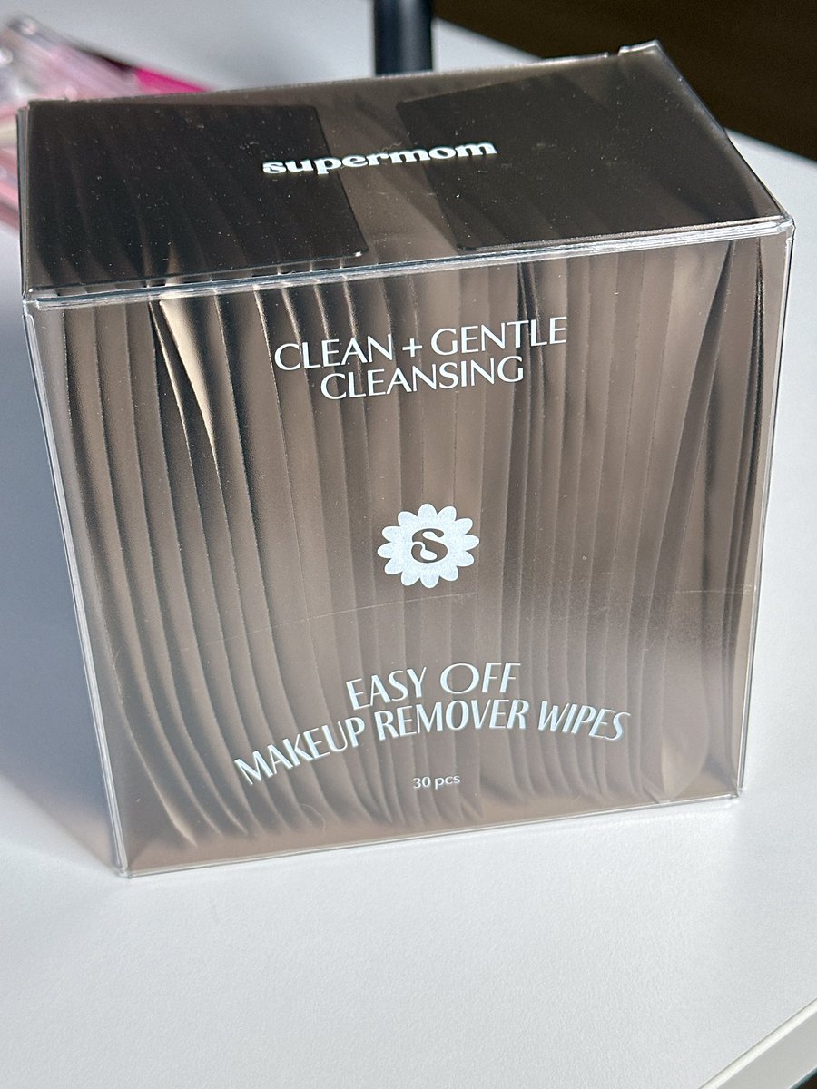 รีมูฟเวอร์แบบพกพาของSupermom สะดวกมากกกก เค้าแบ่งมาเป็นซองไม่หกเลอะเทอะ จะพกเดินทาง หรือเอาไว้บนรถแล้วอยากคลีนหน้าหยิบใช้สะดวกกกก🥺👏🏼