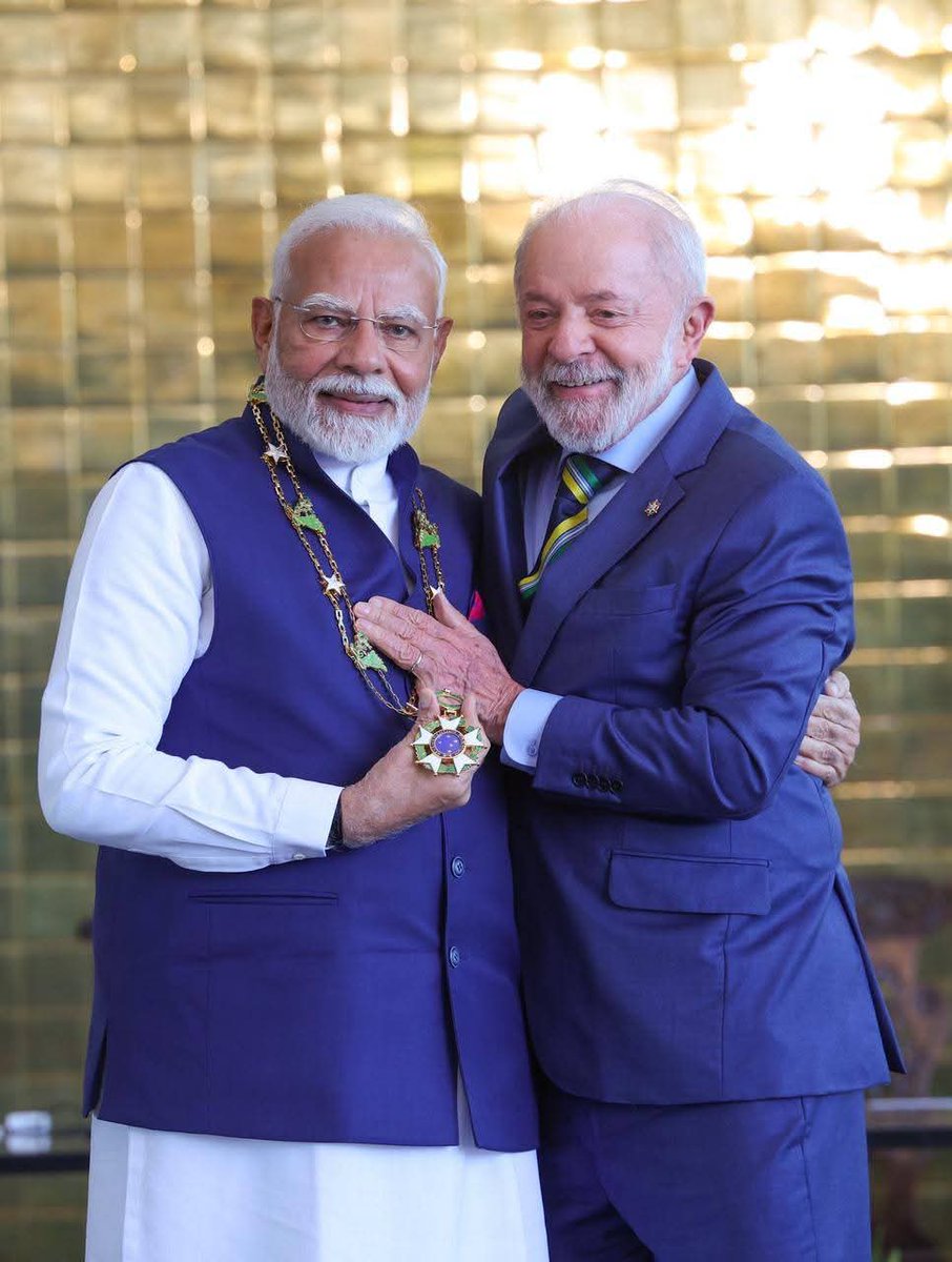 यशस्वी प्रधानमंत्री श्री Narendra Modi जी को ब्राज़ील के सर्वोच्च नागरिक सम्मान "Grand Collar of the National Order of the Southern Cross" से सम्मानित किए जाने पर हार्दिक बधाई।

#NarendraModi #HighestOrder #Brazil