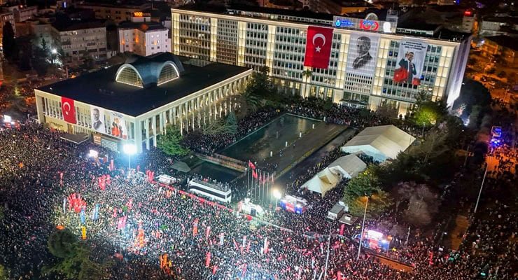 Gürkan Akgün (@akgungurkan) on Twitter photo Hiç merak etmeyin, var bir hayalimiz!
Ve o hayali gerçekleştirecek cesaretimiz, birikimimiz, özgüvenimiz…
<a href="/BirGun_Gazetesi/">BirGün Gazetesi</a> ’nde yayımlanan
Geleceğin Türkiye’si başlıklı yazımı aşağıdaki bağlantıdan okuyabilirsiniz.
birgun.net/makale/geleceg… Hiç merak etmeyin, var bir hayalimiz!
Ve o hayali gerçekleştirecek cesaretimiz, birikimimiz, özgüvenimiz…
<a href="/BirGun_Gazetesi/">BirGün Gazetesi</a> ’nde yayımlanan
Geleceğin Türkiye’si başlıklı yazımı aşağıdaki bağlantıdan okuyabilirsiniz.
birgun.net/makale/geleceg…