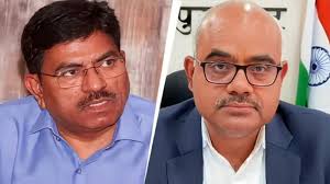#Lucknow 

कानपुर CMO सस्पेंशन मामले में हाईकोर्ट का बड़ा फैसला

हाईकोर्ट ने CMO डॉ. नेमी के निलंबन पर रोक लगाई

19 जून के निलंबन आदेश पर रोक लगी

जस्टिस मनीष माथुर की पीठ ने लगाई रोक

याचिकाकर्ता डॉ. हरिदत्त नेमी ने चुनौती दी थी

19 जून के आदेशों पर अगली सुनवाई तक रोक

अगली