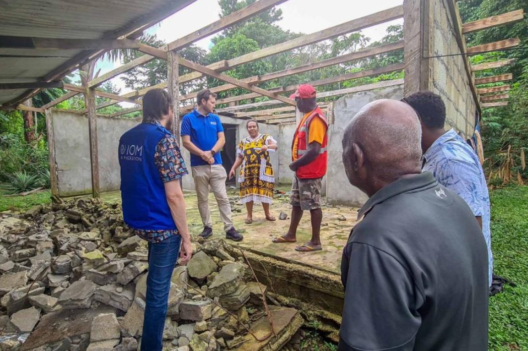ECHO_Asia's tweet image. When earthquakes hit Vanuatu six months ago, Julia and husband lost almost everything.
With support from the 🇪🇺, @UNMigration and partners, families like Julia’s are rebuilding their homes and lives with hope and resilience.