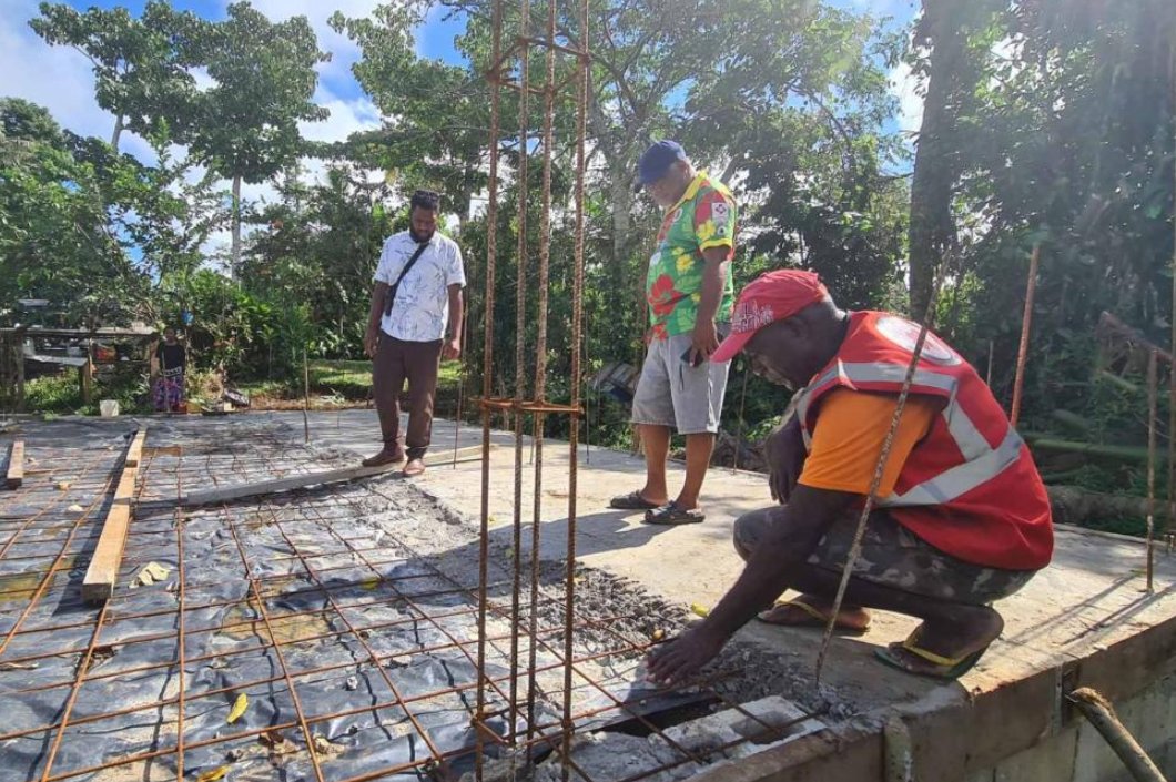 ECHO_Asia's tweet image. When earthquakes hit Vanuatu six months ago, Julia and husband lost almost everything.
With support from the 🇪🇺, @UNMigration and partners, families like Julia’s are rebuilding their homes and lives with hope and resilience.