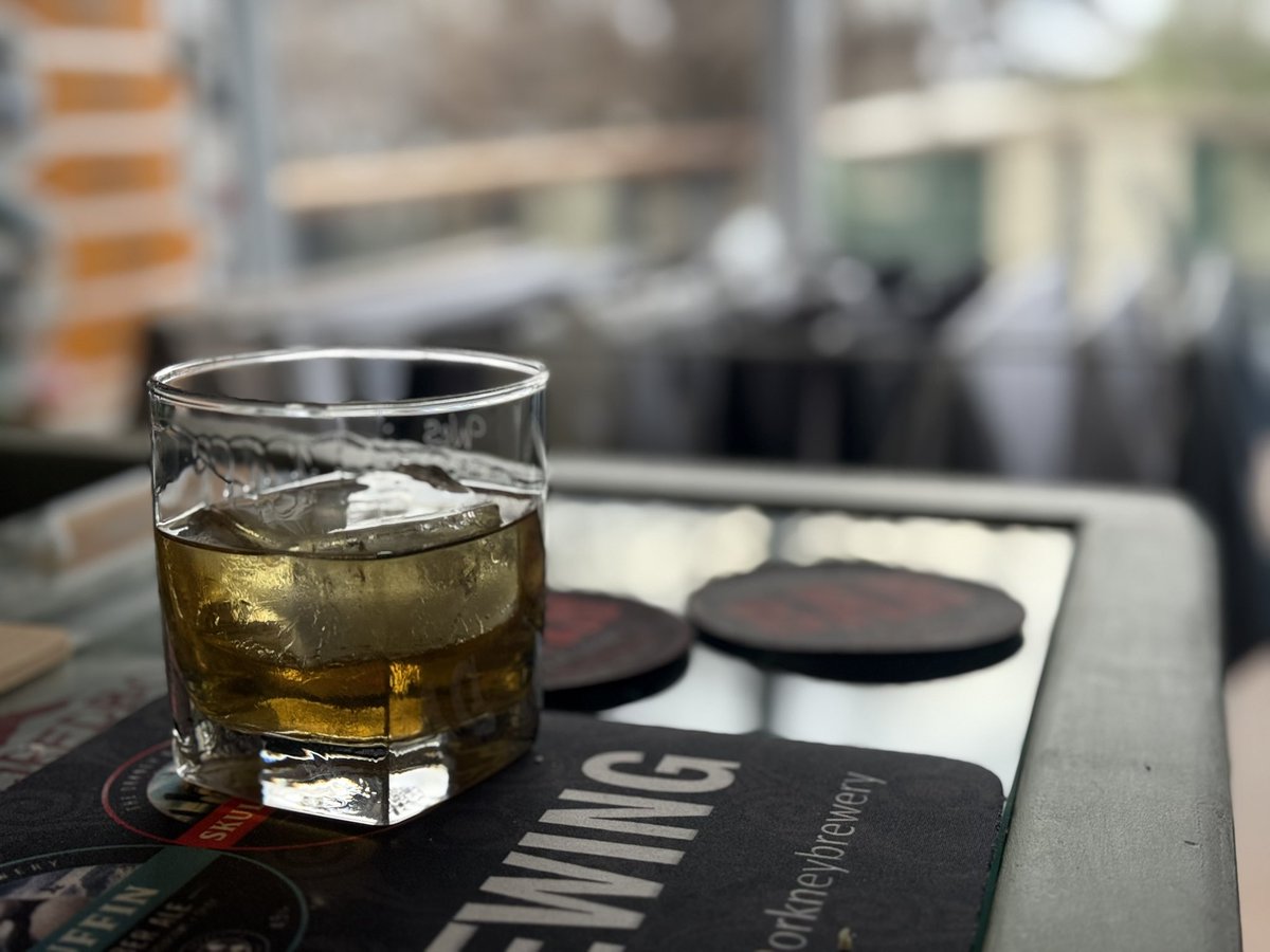 wapple15's tweet photo. #AlphabetChallenge #WeekBforBars
Wednesday evening #WhiskeyView from the #GatorBar #Canberra #WhiskeyOclock 🥃🥃 https://t.co/0AxuV6TgXk