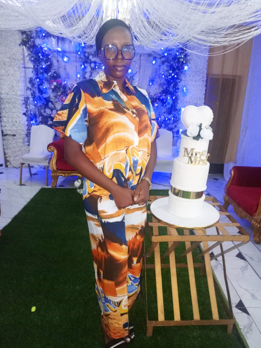 owerribaker1's tweet photo. Doctors are waiting for you to fall sick.

Lawyers are waiting for you to get into trouble.

Mechanics are waiting for your car to spoil.

But bakers? we are always waiting for you to celebrate 🥳🥂.

WCW 😊 
#owerribaker #owerriweddings https://t.co/sb3DUeYE9O