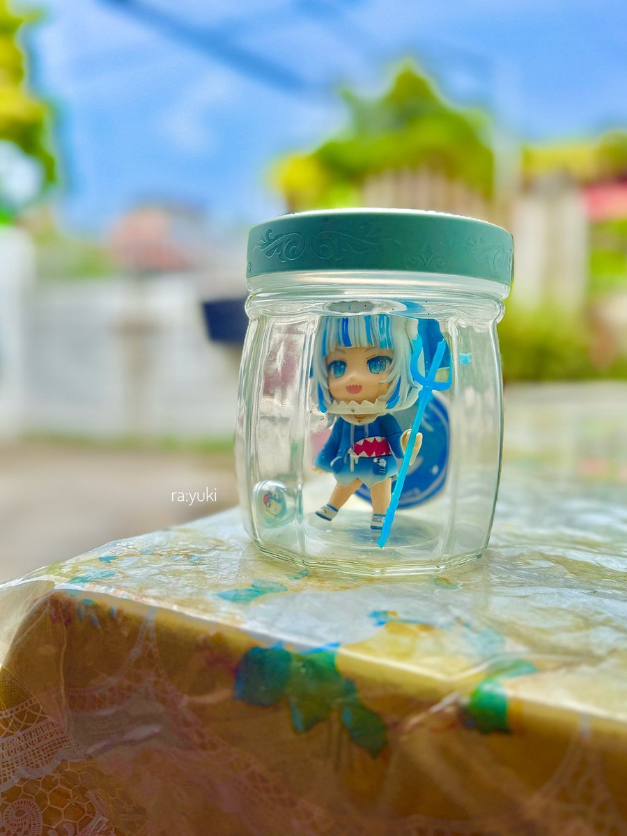 raindropszero's tweet image. Gawr Gura in a jar!

————————

I hope they’ll release Sameko Saba Nendoroid very soon so I can put her also in the jar. 
🐟 🦈 🦀 🦐

#gawrgura #hololive #hololivemyth #HololiveEN