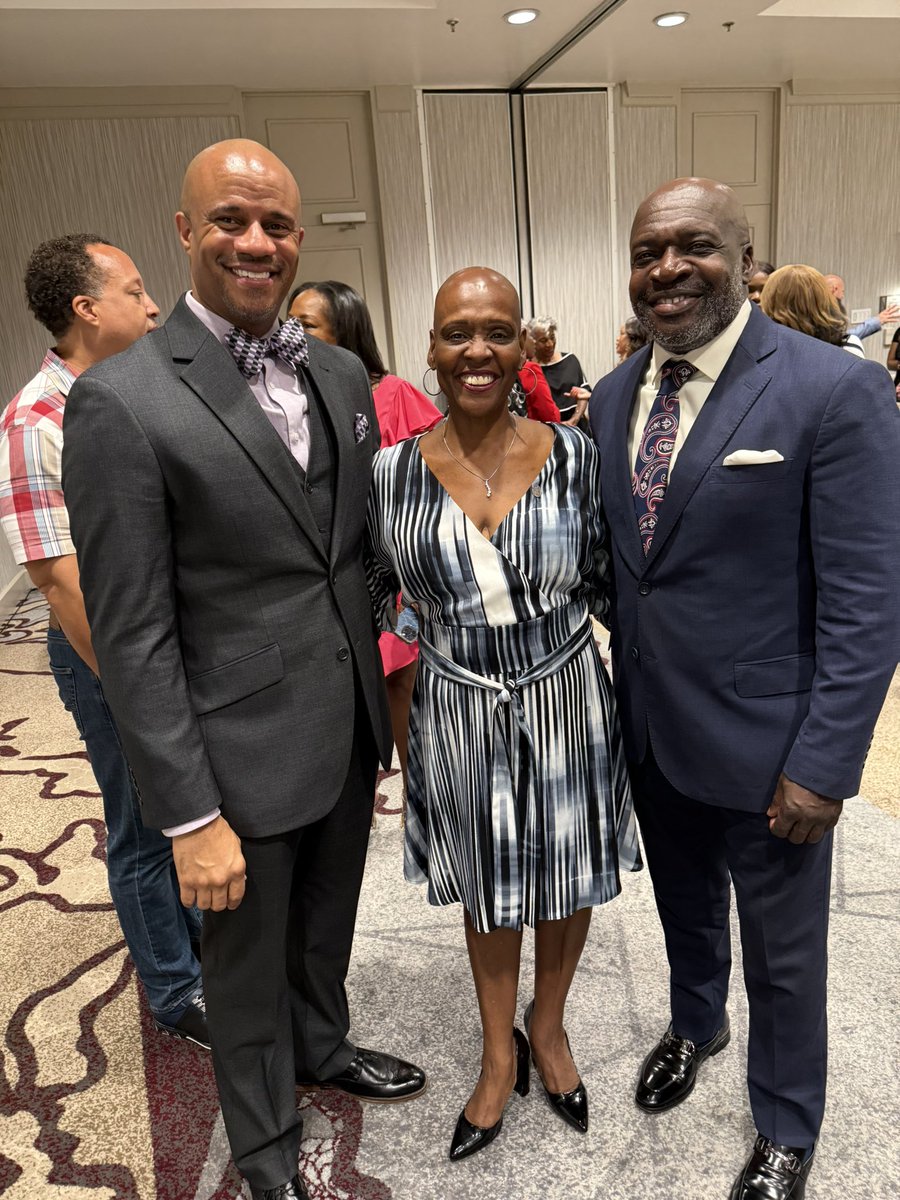 Standing with some great Leaders in the PlanNet Marketing Family… You better ask somebody.. who should you ask… ME!